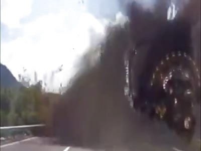 OMFG Landslide Traps Car - Caught on Dashcam