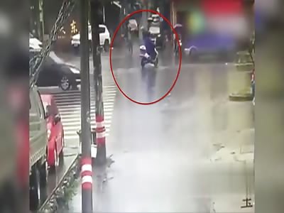 Footage: E-bicycle rider escapes after truck collision