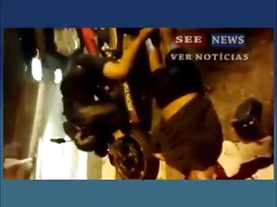 twoo thief stealing the motorcycle of a man but finish dead