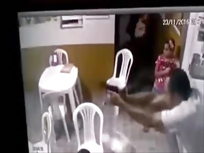 Child Inches Away from Gunfire:  Police officer reacts and shot thief 