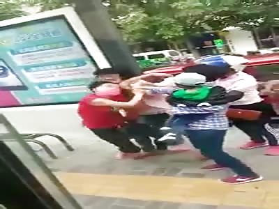 The weirdest street fight ever. Girl vs Girl