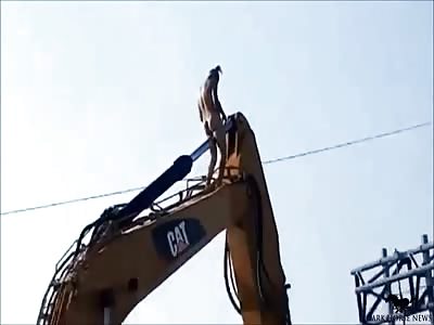 Naked Man Masturbates 30 Feet Above Palmetto Expressway In Miami