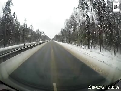 Overtaking 4x4 Runs Lorry Off Road