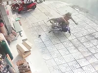 Biker gang nearly steals this womanâ€™s gold necklace right off her body