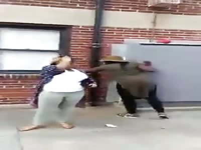 Woman finds the girl who bullies her daughter