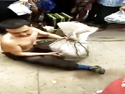 Policeman unmasks the trick of fake invalid !!!