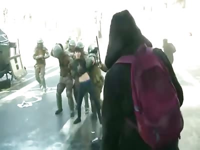 Police clash with protesters in Chile 