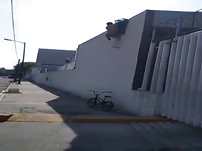 nude criminal escape from hospital