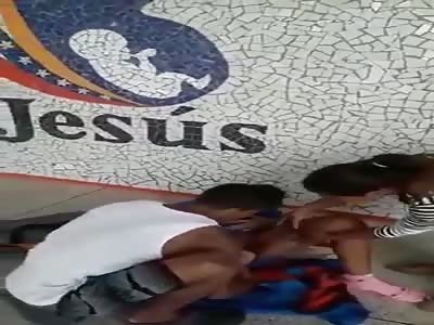 woman give birth outside hospital in Venezuela