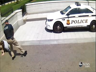 police shoot man carried a gun near the white house