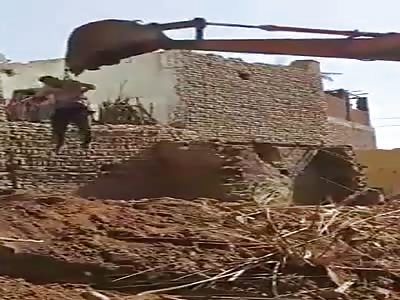 Digging out corps of Egyptian man died when he searching for Treasur  