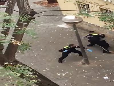 Spanish police beating Moroccan resisting arrest 