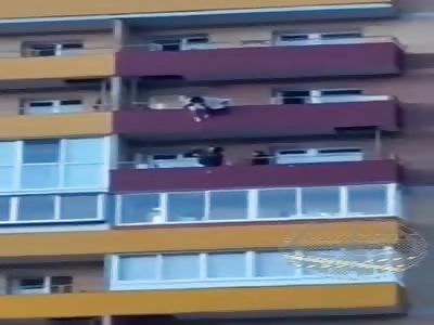 Suicidal girl saved in the last second 