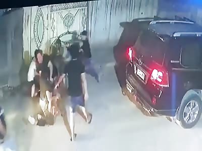 Thief Stabbed by Angry Crowds After Failed Robbery