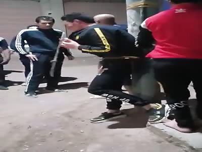 Thief tied to pole and beating by metal pipe 