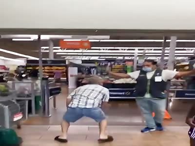 Florida man DOES NOT want to wear a mask at Walmart