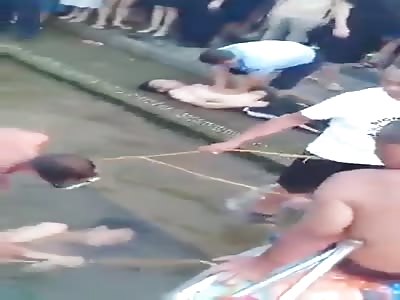 Pulling out dead bodies from river after china Floods 