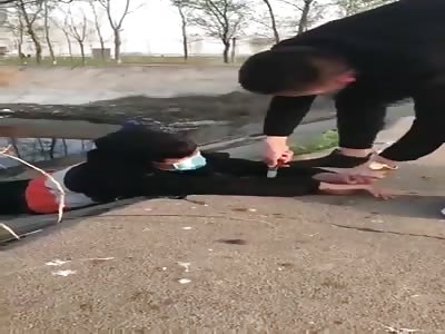 Chinese Dude gets beating and threatened with knife 