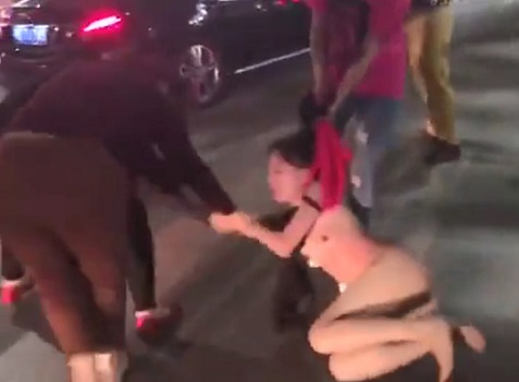 Chinese Mistress Savagely Beating from Angry Wife and Her Sisters  