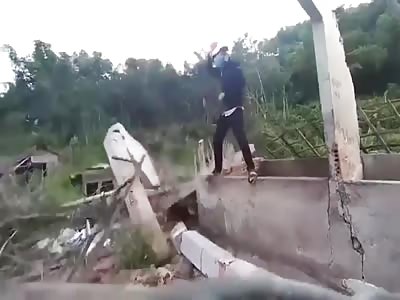 Stupid Chinese Man Fucked up in Work Accident 