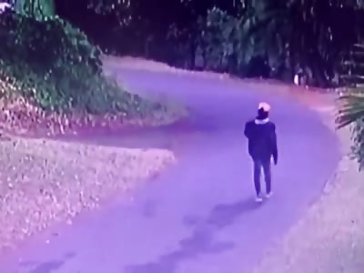 Black man attacking white joggers in Amanzimtoti, SouthAfrica