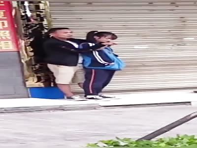 Man Attacks School girls with Knife is Killed by Police