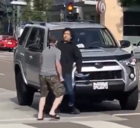 Asian Guy Apologizes for Knocking out a White Guy 