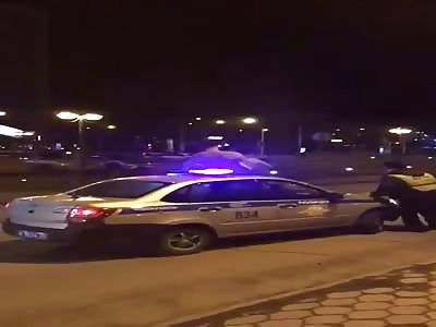Russian nude drunk man gone crazy jump on police vehicle 