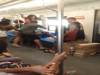 Women fighting in Brazilian subway 