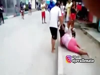 Mexican neighbors fighting. 