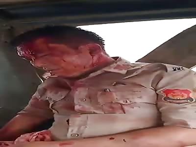 Indian police officer gets hard beating from angry protesters 