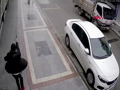 Turkish gangster shot 2 people in the middle of the street