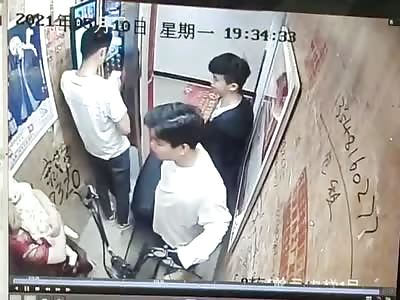 Electric scooter catch fire in elevator 