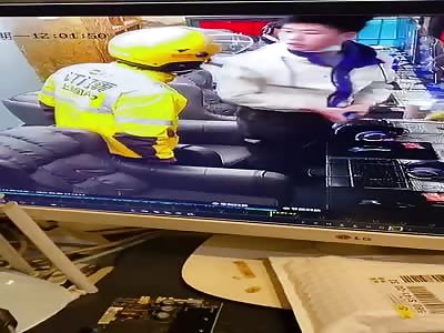 Chinese loud mouth gamer gets beating by angry man 