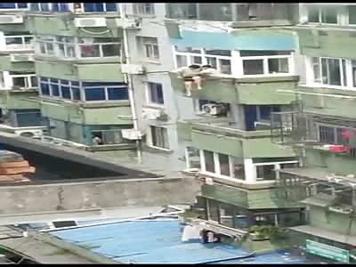 Failed suicide attempt of stupid Chinese man.