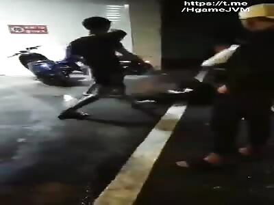 Chinese gay receives savage beating with machete. 