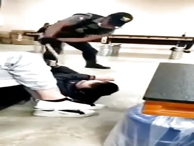 Thief got a hard beating from security guard 