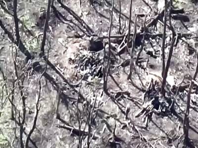 Ukranian soldier throwing bomb in tunnel full of Russian 