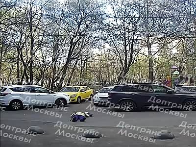 The driver accidentally ran over an old woman who collapsed.