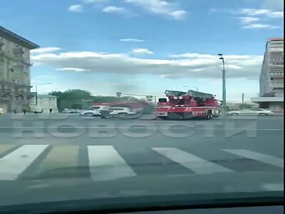 [ 2 ]motorcyclist flew into a fire truck at high speed burned alive