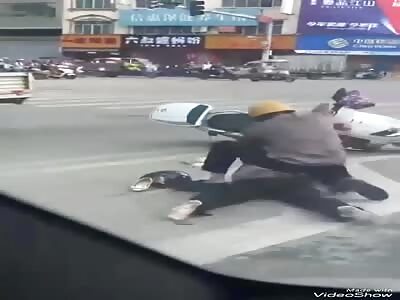 Chinese angry husband stabbed his wife to death in middle ofthe street