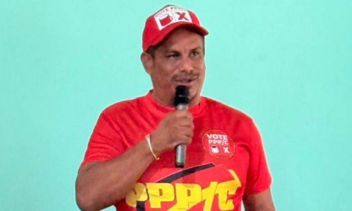 School headteacher dies during public meeting 