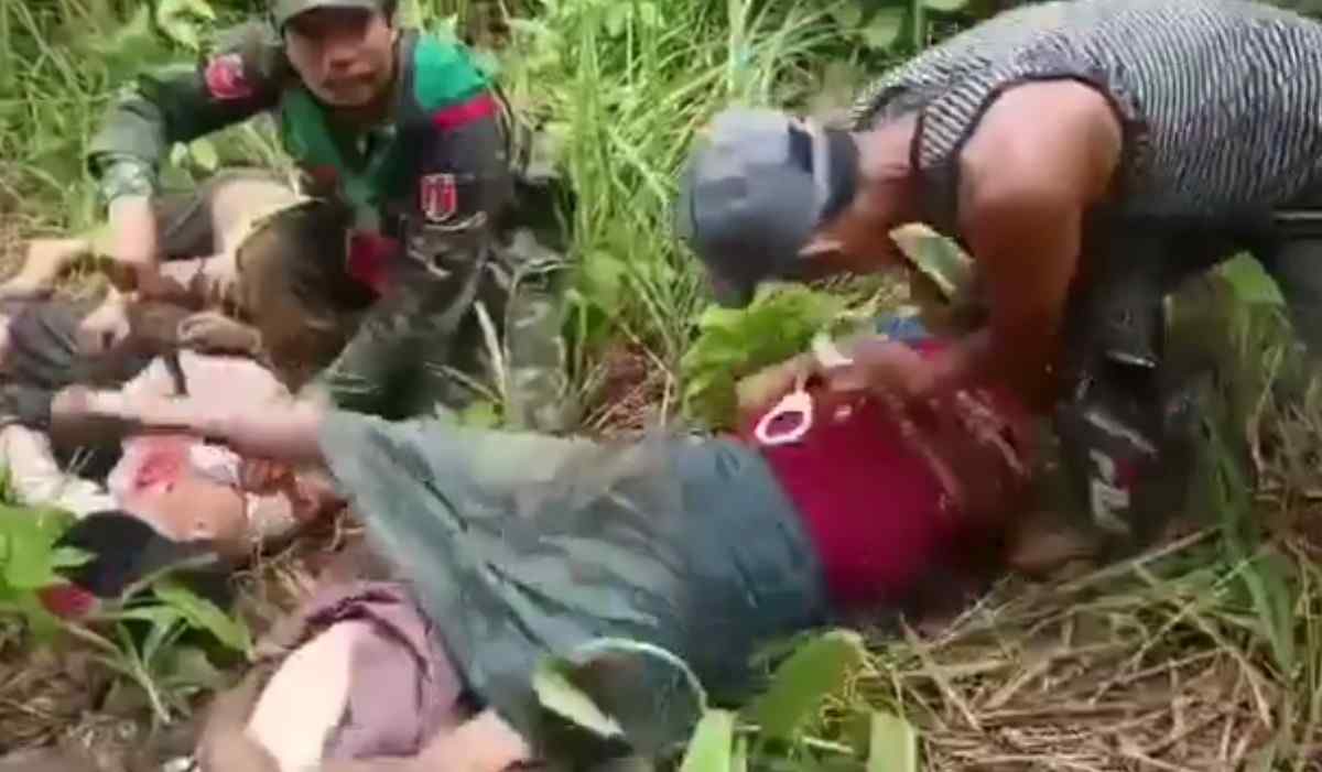 Myanmar Soldiers Stab Civilans To Death