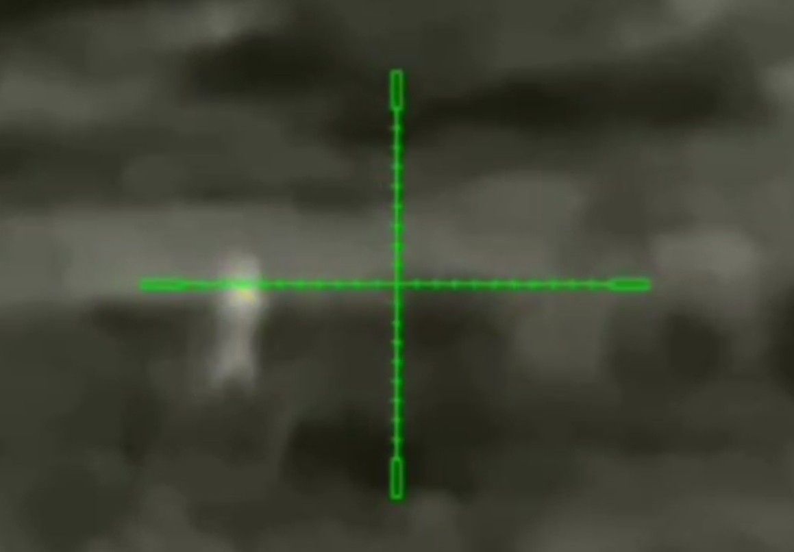 Chechen sniper kills a Ukrainian. 