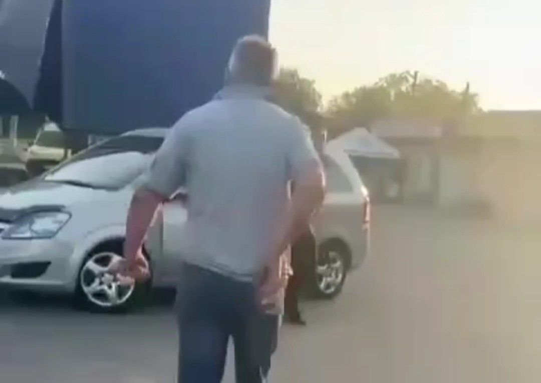 Ukrainian veteran kills tomato seller for a discount. 