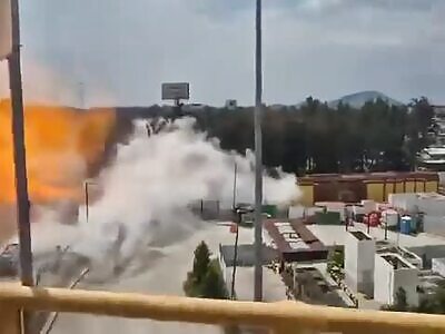 GAS PIPE EXPLODES IN MEXICO