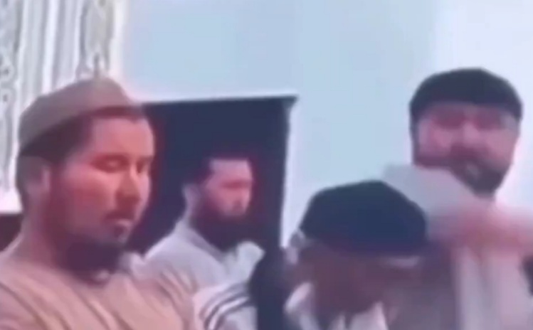 A Chechen close to Al-Jolani was attacked during Friday prayers 