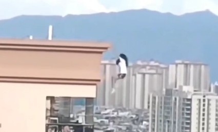 Chinese Girl Suicides From 24th Floor 