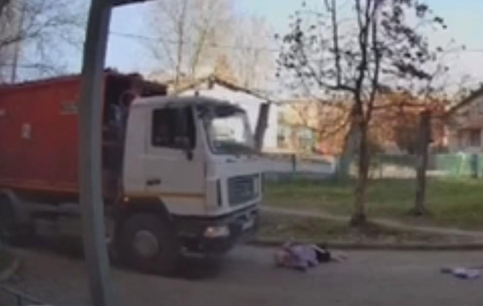Old Woman Dies Shorty After Getting Ran Over By Garbage Truck