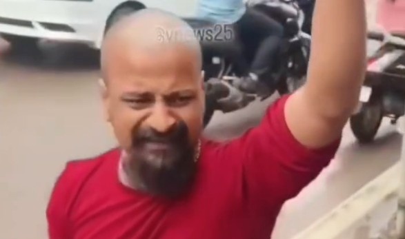 INDIA: MAN PROTESTING AGAINST ANIMAL CRUELTY